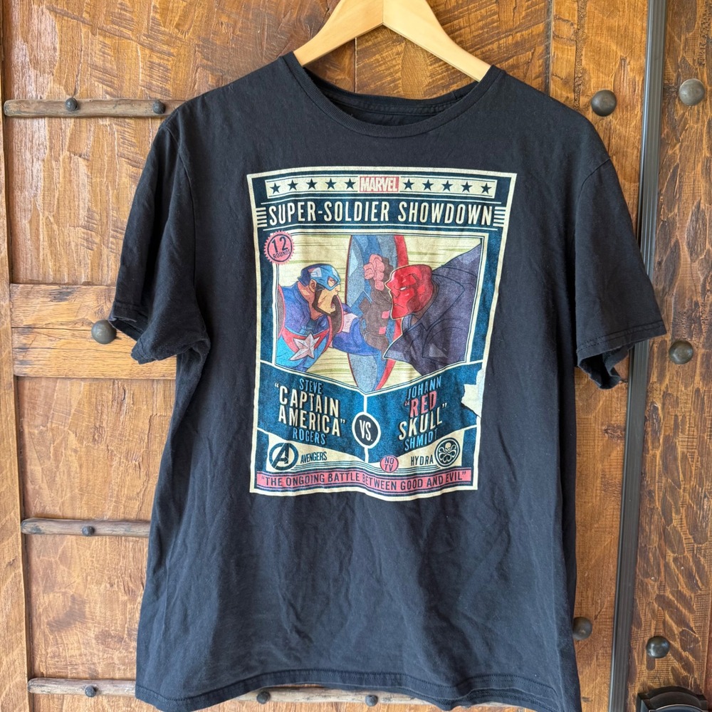 Marvel Graphic T-Shirt Mens L Black Captain America vs Red Skull Super Soldier